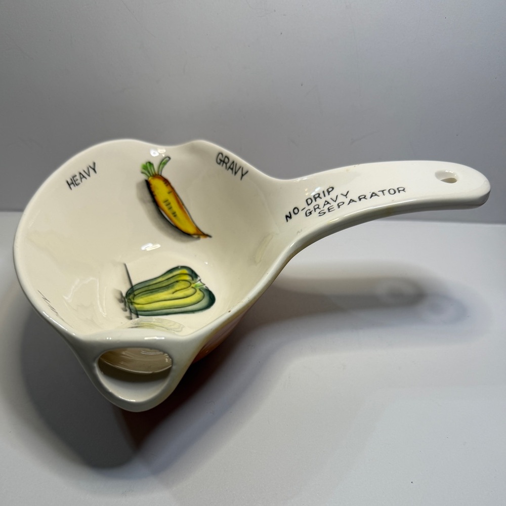 Vintage No-Drip Ceramic Lean/Heavy Gravy Separator with Vegetable Design